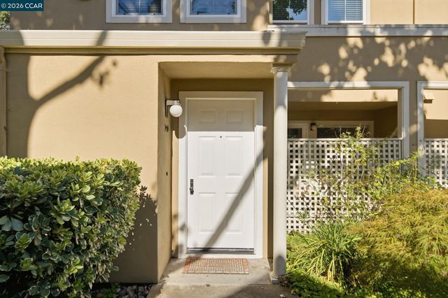 211 Kingston Way, Walnut Creek, CA 94597
