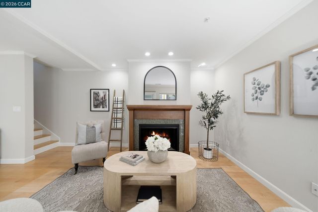 211 Kingston Way, Walnut Creek, CA 94597