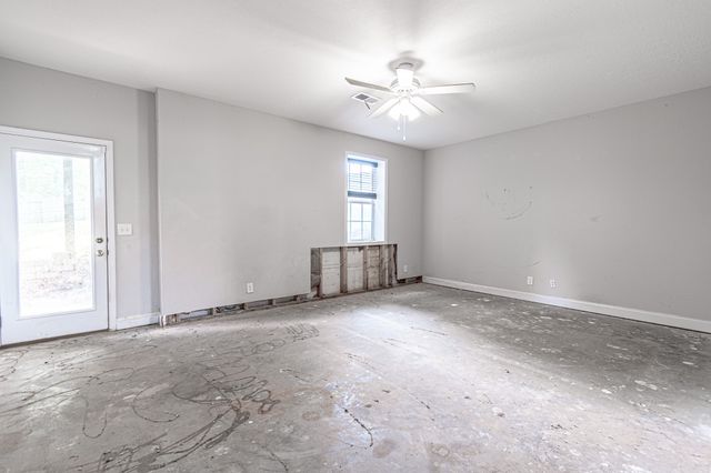 1111 Fuji Ln, Clarksville, TN 37040