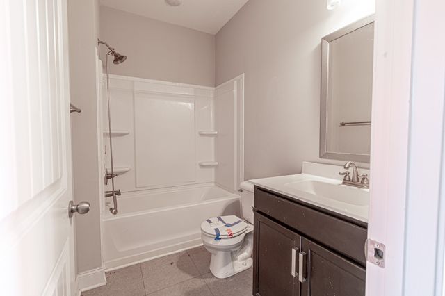 1111 Fuji Ln, Clarksville, TN 37040