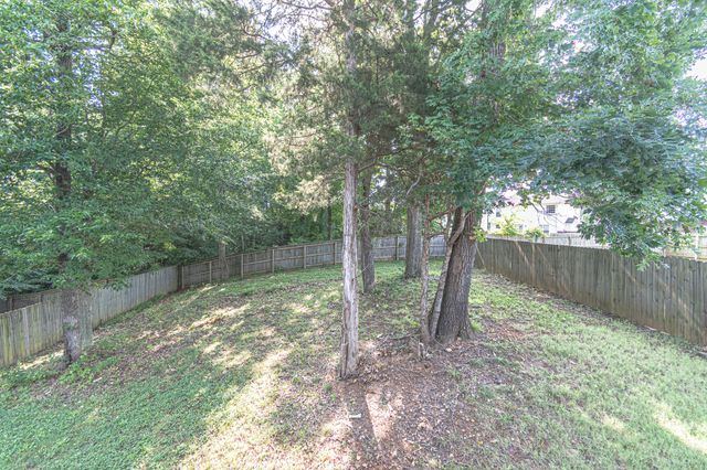 1111 Fuji Ln, Clarksville, TN 37040