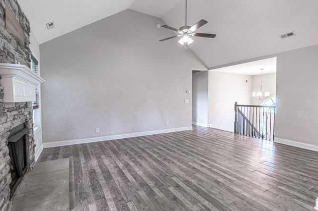 1111 Fuji Ln, Clarksville, TN 37040