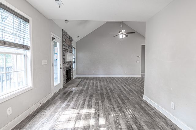 1111 Fuji Ln, Clarksville, TN 37040
