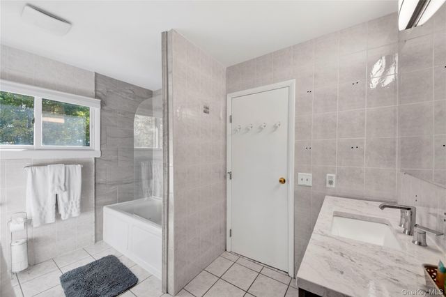 26 Hillside Terrace, Wallkill, NY 12589