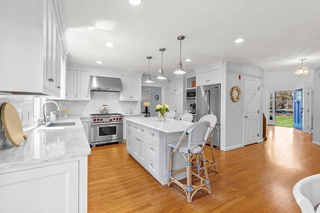 154 Partridge Brook Cir, Marshfield, MA 02050