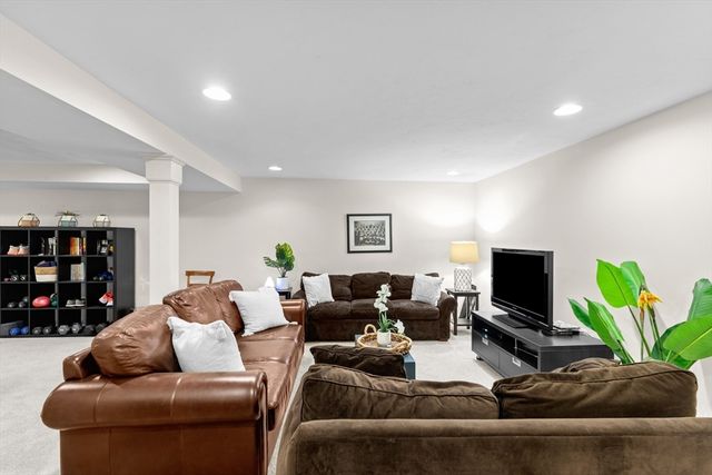 154 Partridge Brook Cir, Marshfield, MA 02050