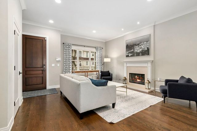 1648 W Fletcher Street, Chicago, IL 60657