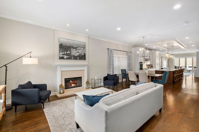 1648 W Fletcher Street, Chicago, IL 60657