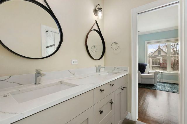 1648 W Fletcher Street, Chicago, IL 60657