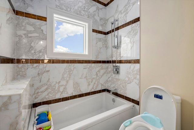 1648 W Fletcher Street, Chicago, IL 60657