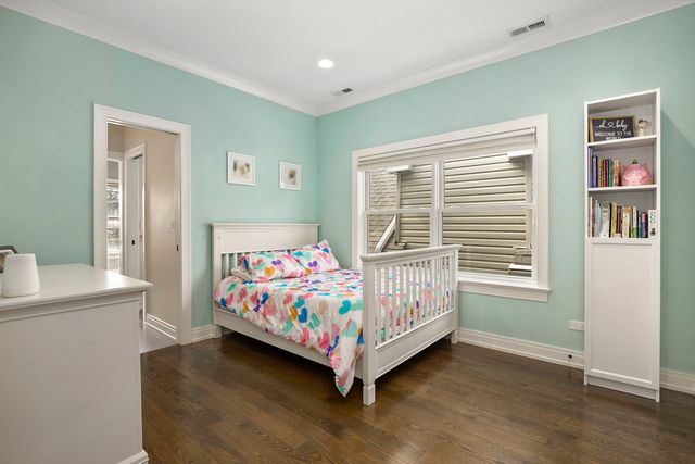 1648 W Fletcher Street, Chicago, IL 60657