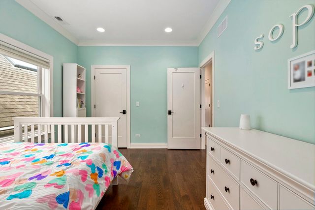 1648 W Fletcher Street, Chicago, IL 60657