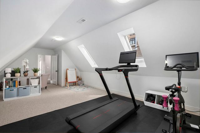 1648 W Fletcher Street, Chicago, IL 60657