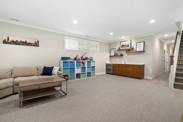 1648 W Fletcher Street, Chicago, IL 60657