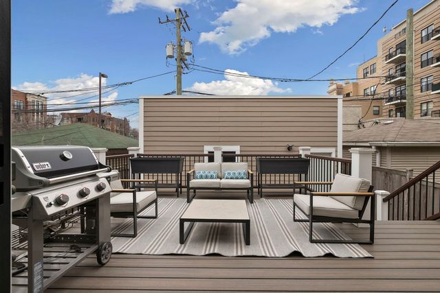 1648 W Fletcher Street, Chicago, IL 60657