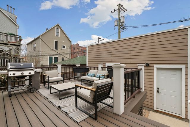 1648 W Fletcher Street, Chicago, IL 60657