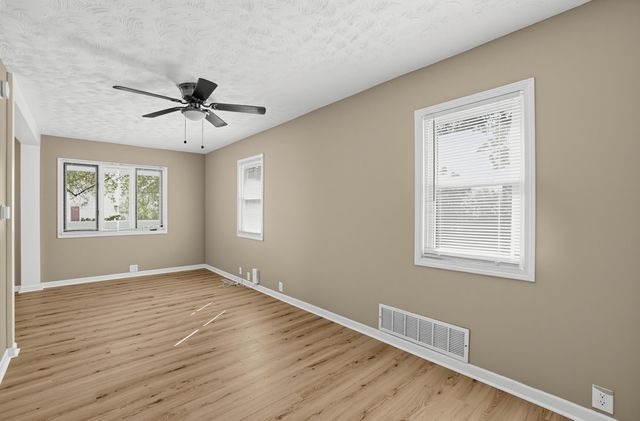 4038 AVENUE C, Council Bluffs, IA 51501