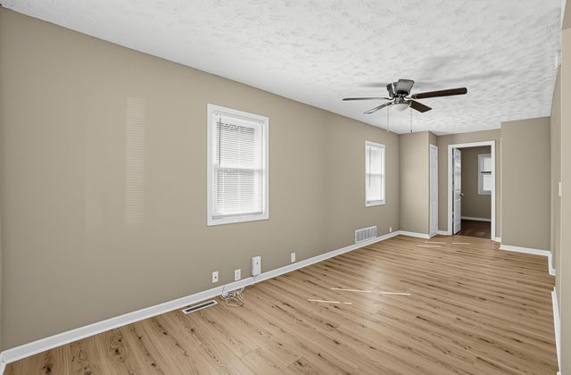 4038 AVENUE C, Council Bluffs, IA 51501