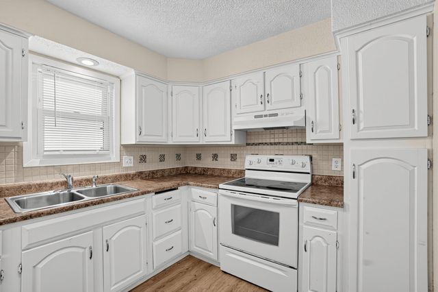 4038 AVENUE C, Council Bluffs, IA 51501