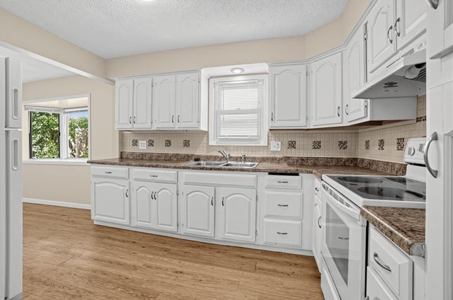 4038 AVENUE C, Council Bluffs, IA 51501