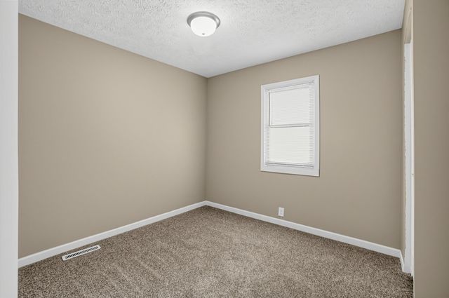 4038 AVENUE C, Council Bluffs, IA 51501