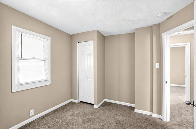 4038 AVENUE C, Council Bluffs, IA 51501
