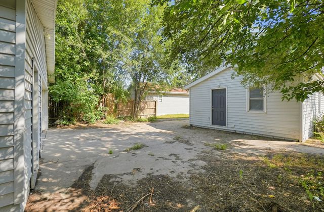 4038 AVENUE C, Council Bluffs, IA 51501