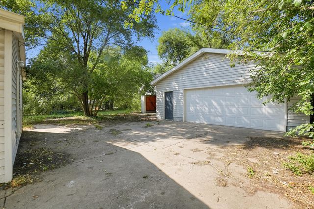 4038 AVENUE C, Council Bluffs, IA 51501