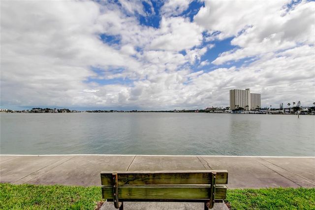 7425 BAY ISLAND DRIVE S 203, South Pasadena, FL 33707