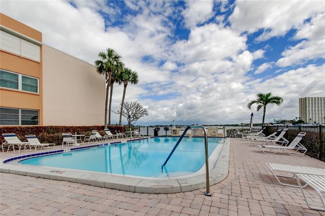 7425 BAY ISLAND DRIVE S 203, South Pasadena, FL 33707