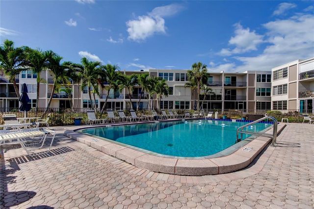 7425 BAY ISLAND DRIVE S 203, South Pasadena, FL 33707