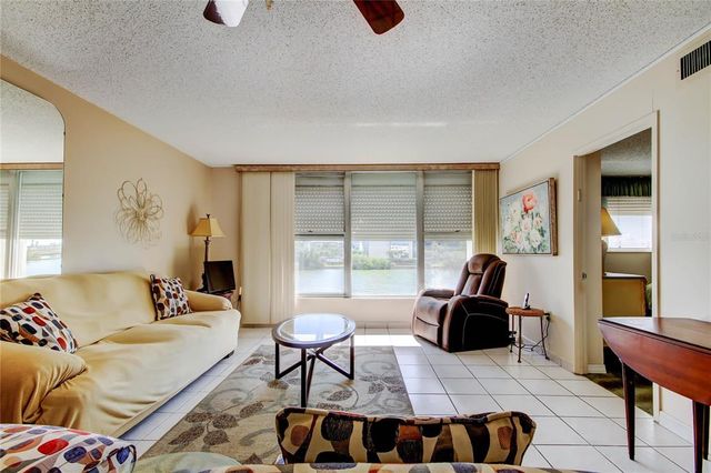 7425 BAY ISLAND DRIVE S 203, South Pasadena, FL 33707