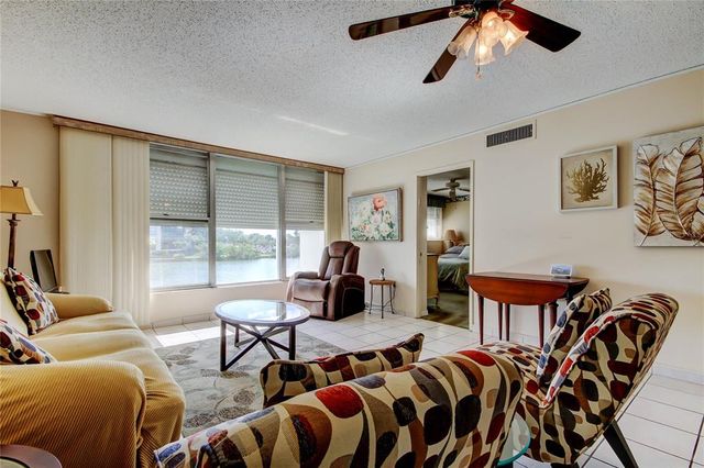7425 BAY ISLAND DRIVE S 203, South Pasadena, FL 33707