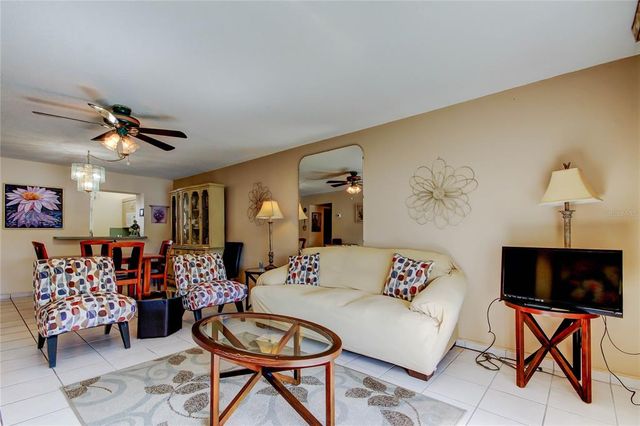 7425 BAY ISLAND DRIVE S 203, South Pasadena, FL 33707