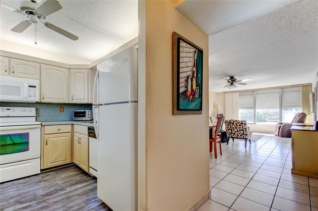 7425 BAY ISLAND DRIVE S 203, South Pasadena, FL 33707