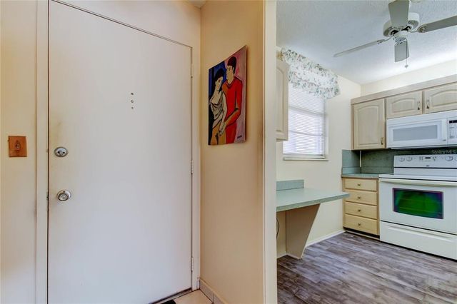 7425 BAY ISLAND DRIVE S 203, South Pasadena, FL 33707