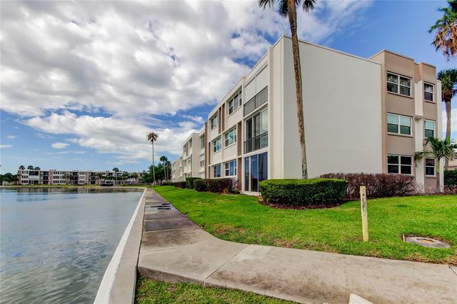 7425 BAY ISLAND DRIVE S 203, South Pasadena, FL 33707