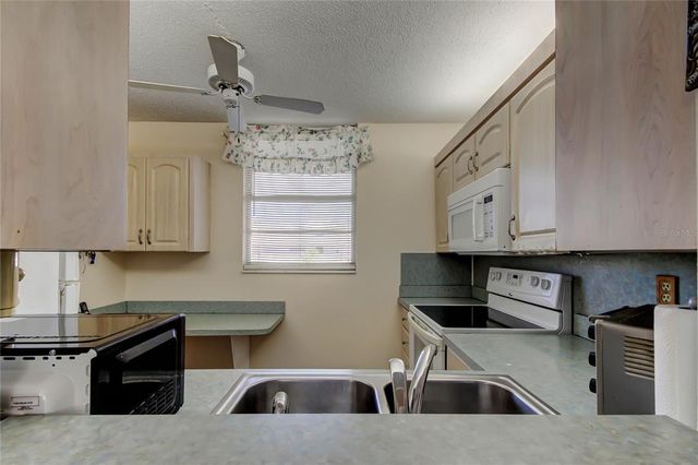 7425 BAY ISLAND DRIVE S 203, South Pasadena, FL 33707