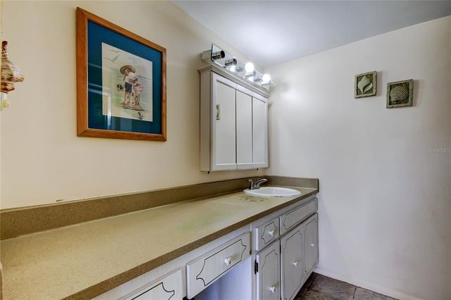7425 BAY ISLAND DRIVE S 203, South Pasadena, FL 33707