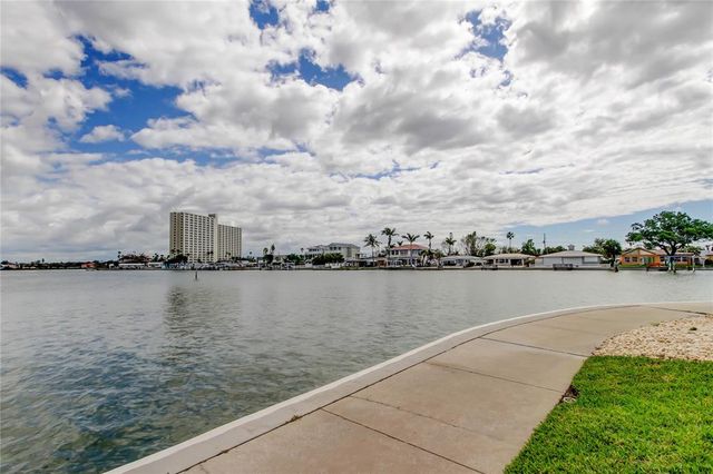 7425 BAY ISLAND DRIVE S 203, South Pasadena, FL 33707