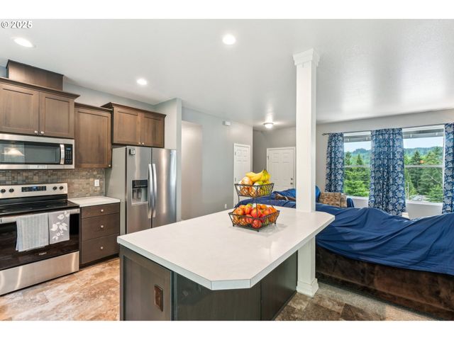 250 SYLVAN Way, Longview, WA 98632