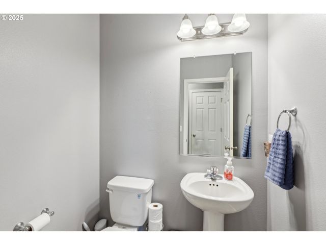 250 SYLVAN Way, Longview, WA 98632