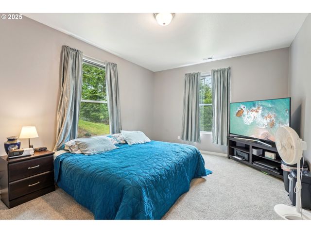 250 SYLVAN Way, Longview, WA 98632