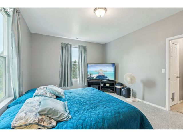 250 SYLVAN Way, Longview, WA 98632