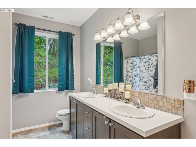 250 SYLVAN Way, Longview, WA 98632
