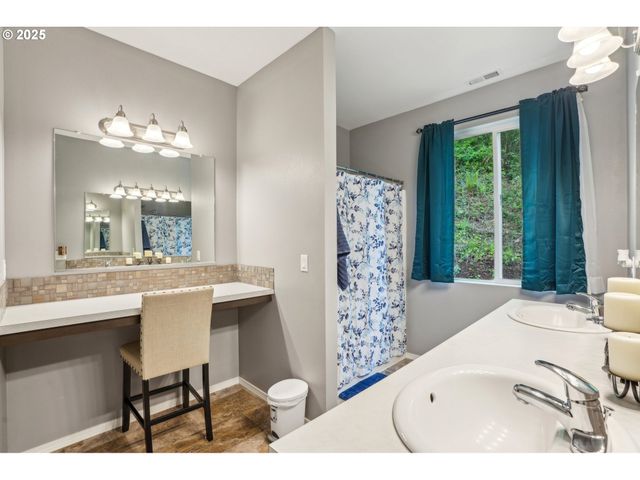 250 SYLVAN Way, Longview, WA 98632