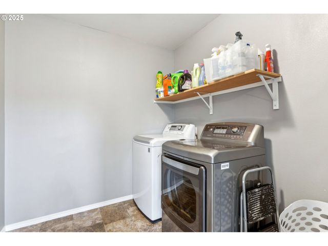 250 SYLVAN Way, Longview, WA 98632