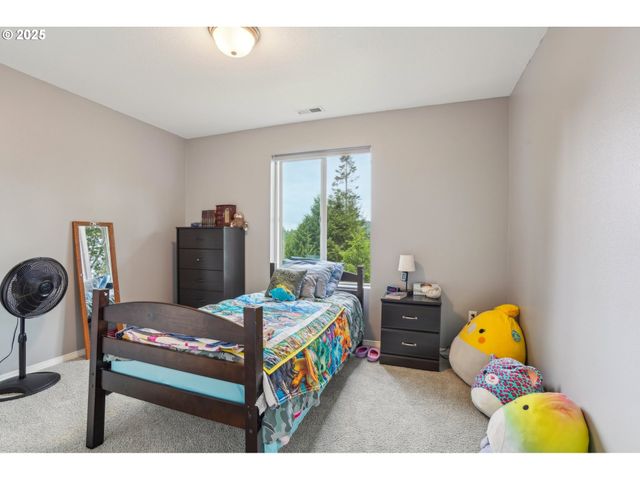 250 SYLVAN Way, Longview, WA 98632