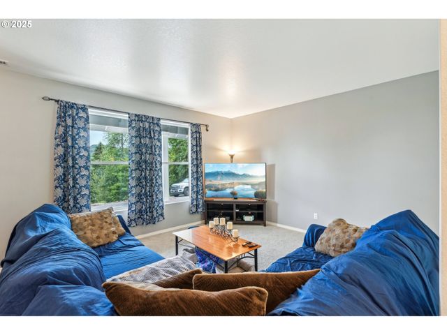 250 SYLVAN Way, Longview, WA 98632