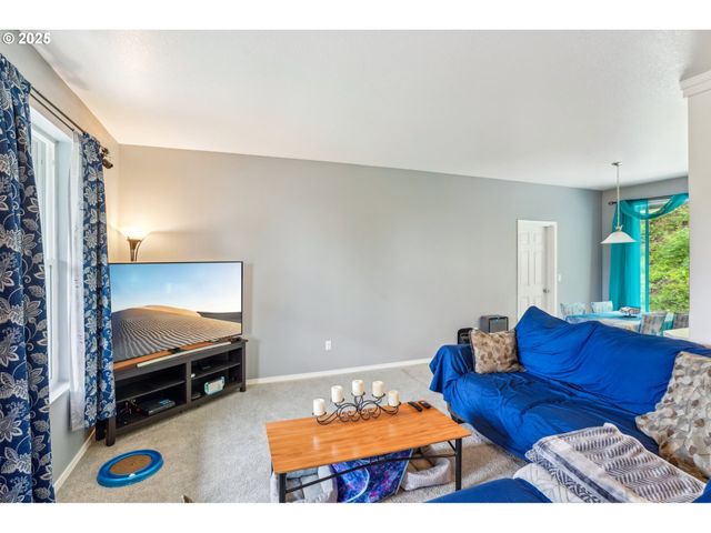 250 SYLVAN Way, Longview, WA 98632